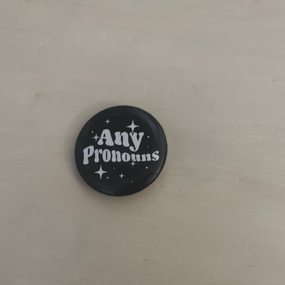 Black 'Any Pronouns' Button